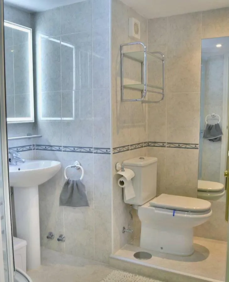 Seafront luxury studio in Las Palmeras hotel Fuengirola